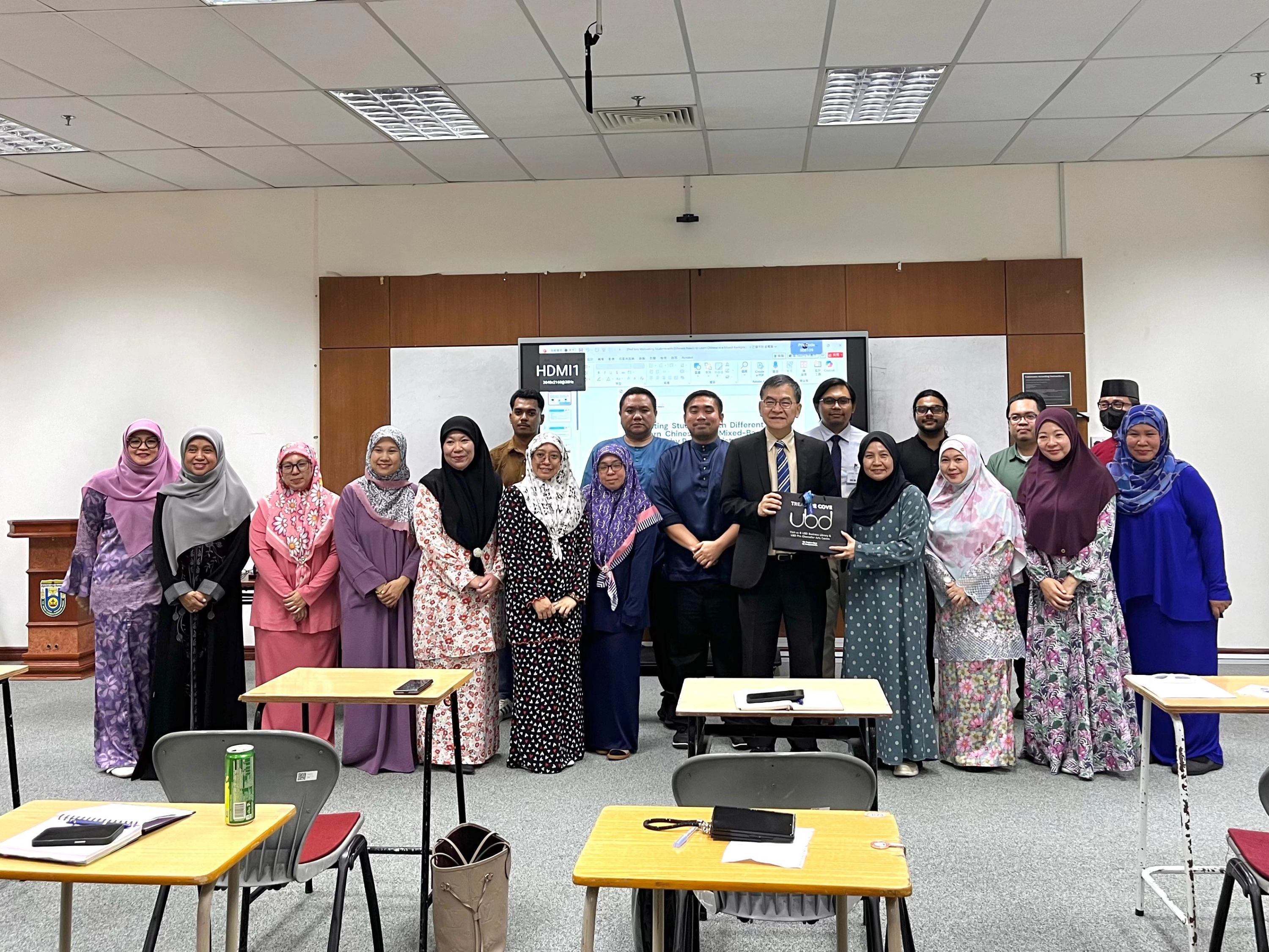 InTELECT, C3L & SHBIE I Seminar – Exploring the Impact of Robot Interaction on Learning Engagement: A Comparative Study of Two Multi-Modal Robot 